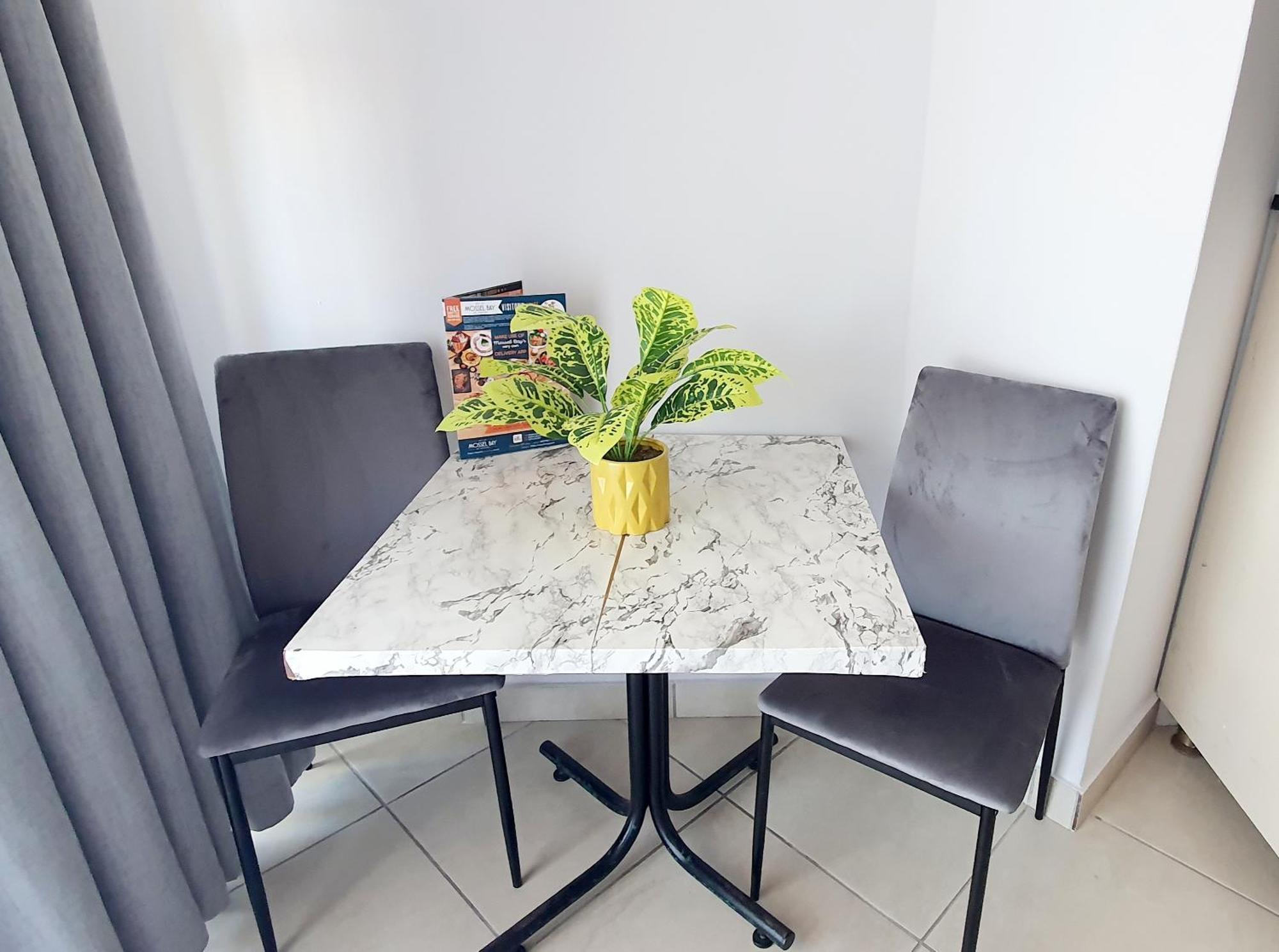 Point Village Hotel And Self Catering มอสเซิลเบย์ ภายนอก รูปภาพ