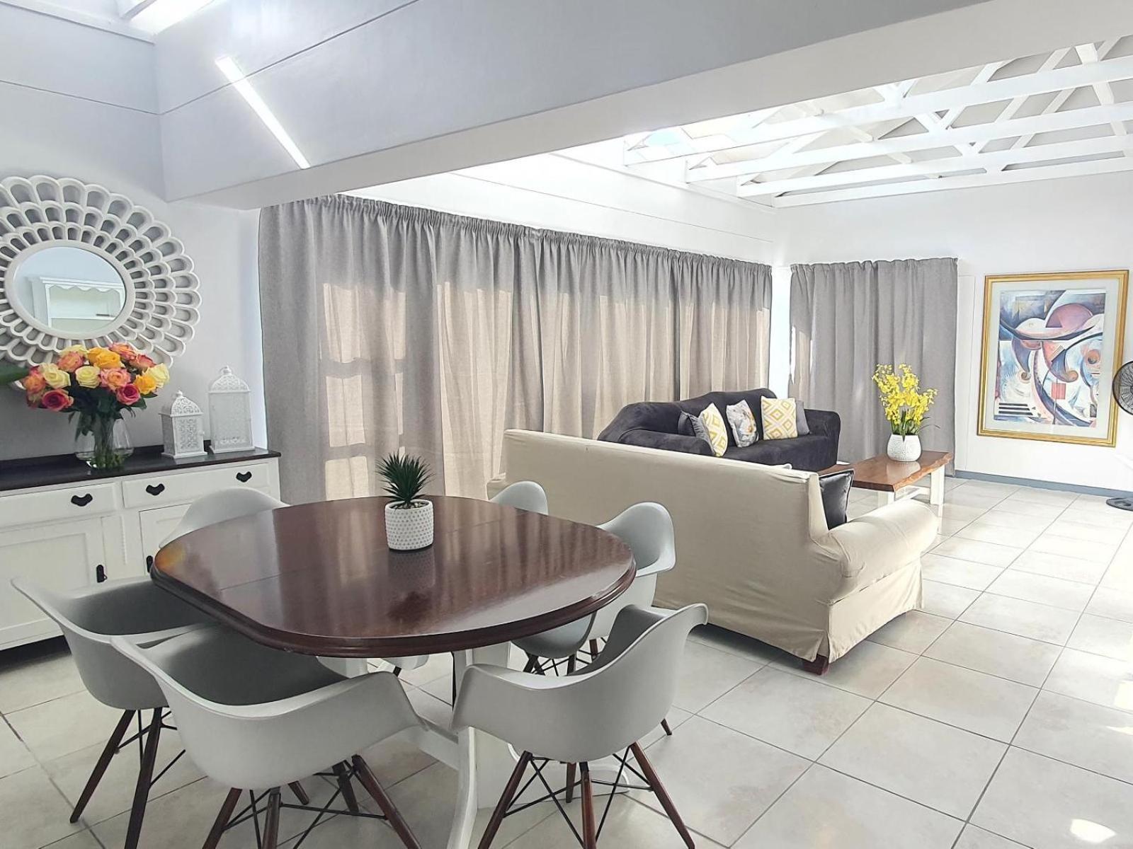 Point Village Hotel And Self Catering มอสเซิลเบย์ ห้อง รูปภาพ